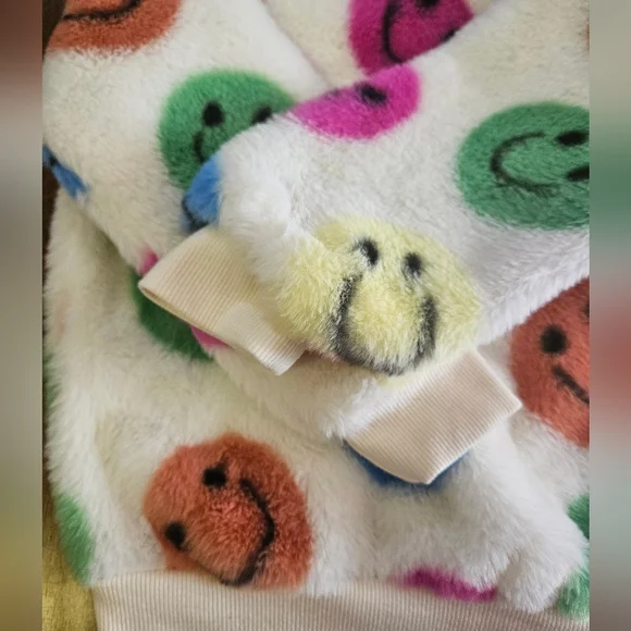 💝💝5/$25💝💝SHEIN Fuzzy Sweater with Colorful Accents - Picture 4 of 8